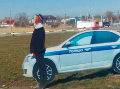  Жители Кубани только к весне приодели сотрудника полиции 