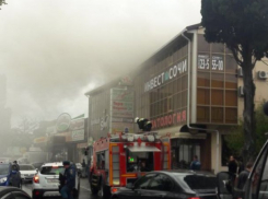  В Сочи вспыхнул пожар в торговом центре 