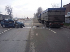  Пенсионер на «Ладе» на Кубани протаранил два «КамАЗа» 