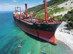 «Рио» год: что стало с прибитым к берегам Кубани иностранным сухогрузом за это время 