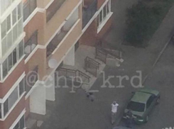 Труп 14-летнего подростка обнаружили под окнами дома в Краснодаре