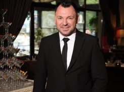 В Краснодаре умер известный ведущий Денис Конаков 