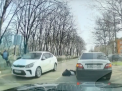 Женщина за рулем сбила двух школьников в Краснодарском крае: видео