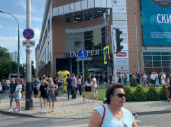 Сразу в трех ТЦ Краснодара провели эвакуацию