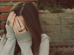 В Сочи мужчина и подросток изнасиловали школьницу 