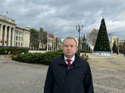 Особые слова поздравления адресовал жителям Кубани депутат Денис Хмелевской