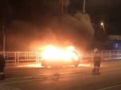 «Страховка или измена»: в Сочи мужчина поджег машину, сел в такси и уехал