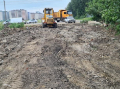 В Краснодаре начали облагораживать опасную дорогу, по которой первоклассникам предстоит ходить в школу