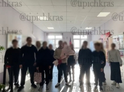 В Краснодаре школьники записали видео в поддержку оскорбившей их учительницы