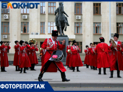 «Казак на службе горит...»: очередной «Час славы Кубани» собрал толпы краснодарцев
