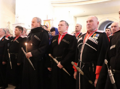 В Краснодаре казаки приняли участие в молебне за Президента и армию России