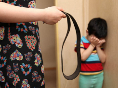 Горе-мамаша из Краснодара предстанет перед судом за истязания малолетнего сына