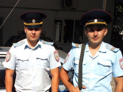  Бойцы Росгвардии вытащили людей из горящей аптеки в Усть-Лабинске 