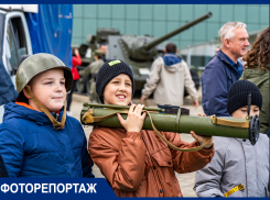 Дети с гранатомётами на танках: как в Краснодаре отмечали День народного единства