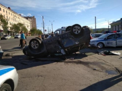 Иномарка в Краснодарском крае, за рулем которой была девушка, опрокинулась на крышу