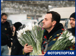 Толкотня и пробки: бойкая торговля развернулась на цветочном рынке в Краснодаре 