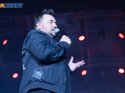 «Испанский стыд за новогоднее ТВ»: краснодарка о замене «солдат» на «пацанов» в песне «Руки Вверх»