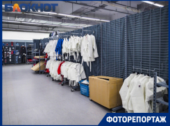 Полупустые полки с дорогими остатками товаров: в Краснодаре показали открытый «Декатлон» под новым брендом