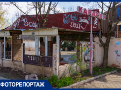 Обитель сексуальных извращенцев, наркоманов и бомжей: в Краснодаре снесут легендарное кафе 1990-х «Карасун»
