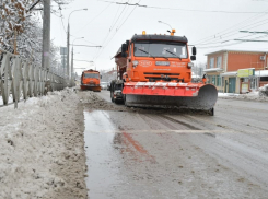 При ухудшении погоды на дороги Краснодара выйдет дополнительная снегоуборочная техника 