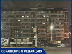 В Краснодаре водители фур устроили стоянку на проезжей части