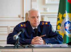Краснодарцы обратились к Бастрыкину из-за толп мигрантов на рынке около ЖК «Восток»
