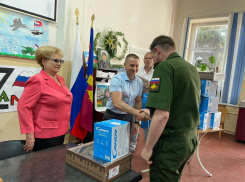 Председатель Гордумы Вера Галушко и председатель Комитета по строительству Андрей Анашкин поздравили медиков с профессиональным праздником