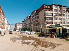 Лишь два дома в Музыкальном микрорайоне Краснодара передали придомовые участки властям