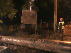 Прорыв канализации на Клинической в Краснодаре устраняют