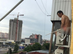 Голый мужчина изрезал товарища и проник на балкон к соседям в Краснодаре