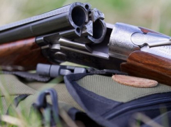  Житель Лабинска застрелил мужчину, крутившегося возле машины соседа 