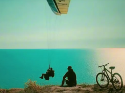 Музыканты с помощью нейросети создали «народный» клип об Анапе