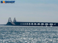 Более 460 авто встали в пробке перед Крымским мостом