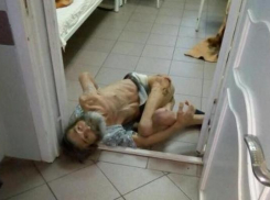 В Новороссийске сотрудники больницы бросили старика на кафель и были наказаны