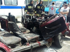  Сочинские спасатели вытащили из искореженной машины зажатого мужчину 