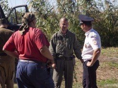 Полиция возбудила три уголовных дела после нападения людей в масках на палаточный лагерь экологов