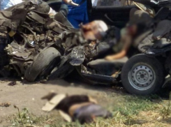 На Кубани в ДТП с участием КамАЗа погибли четыре человека