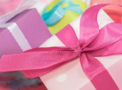 Около 40 тысяч новогодних подарков закупили власти Кубани для детей из малоимущих семей