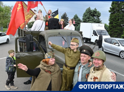 В гимнастерках и с красными знаменами: как прошел победный автопробег в Краснодаре