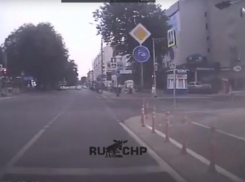 Появилось видео  ДТП в Краснодаре, где водитель сбил женщину-пешехода