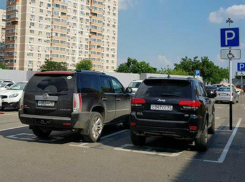 В Краснодаре «красивые номера» паркуются как…