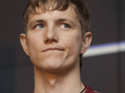 Павлюченко назвал «позорищем» газон на стадионе в Новороссийске