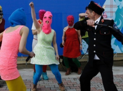Участницы Pussy Riot пожаловались на кубанских казаков в Страсбургский суд 