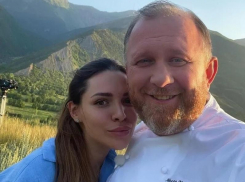 «Пропиарилась благодаря Ивлеву?»: красавица-жена главного шефа страны стала жертвой травли после расставания  