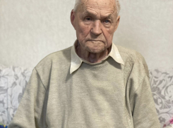 Андрей Анашкин поздравил ветерана войны с годовщиной Сталинградской битвы