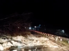 В Краснодарском крае на дорогу сошел сель