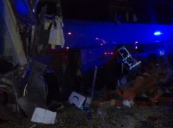 На Кубани погибло 6 человек при столкновении автобуса с грузовиком