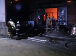 Крупный пожар произошел на складе в Краснодаре 