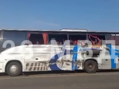 Два человека погибли в результате ДТП с участием зерновоза и пассажирского автобуса в Краснодарском крае