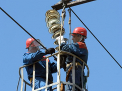 Энергетикам удалось частично восстановить свет в Темрюкском районе